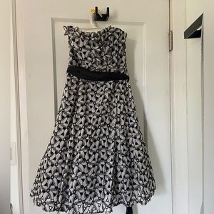 NWT, Black and White Floral Anthropologie Dress, size 0